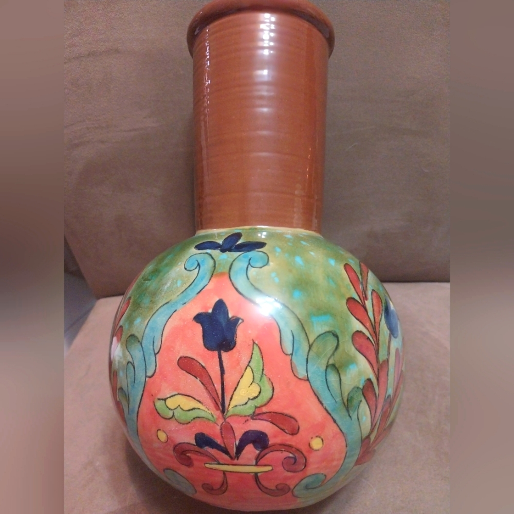 Multicolor Vintage Chinese vase.